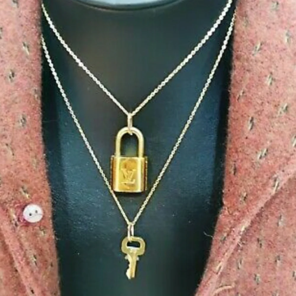 - Louis Vuitton authentic Padlock and Key locks on a necklace! (COMES W/… - Picture 6 of 6